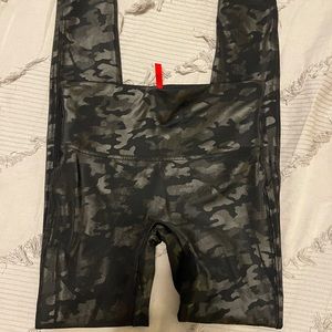 Like new size M spanx leggings